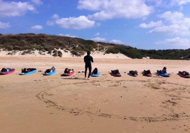 como nadar encima de la tabla